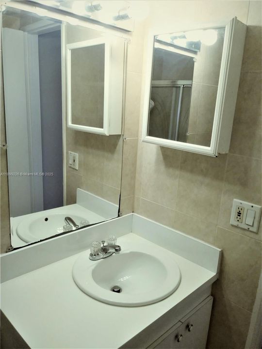 Recently Rented: $1,695 (1 beds, 1 baths, 746 Square Feet)