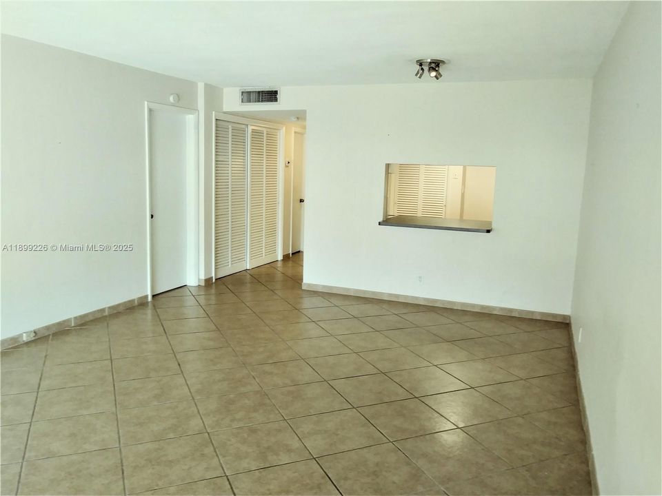 Recently Rented: $1,695 (1 beds, 1 baths, 746 Square Feet)