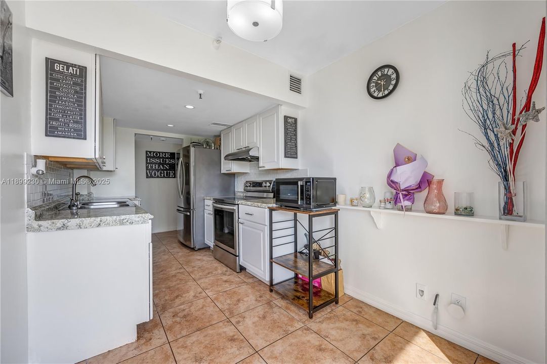 For Rent: $3,300 (2 beds, 2 baths, 1240 Square Feet)