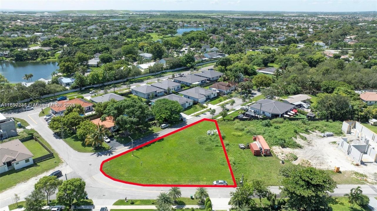 待售: $399,900 (0.29 acres)