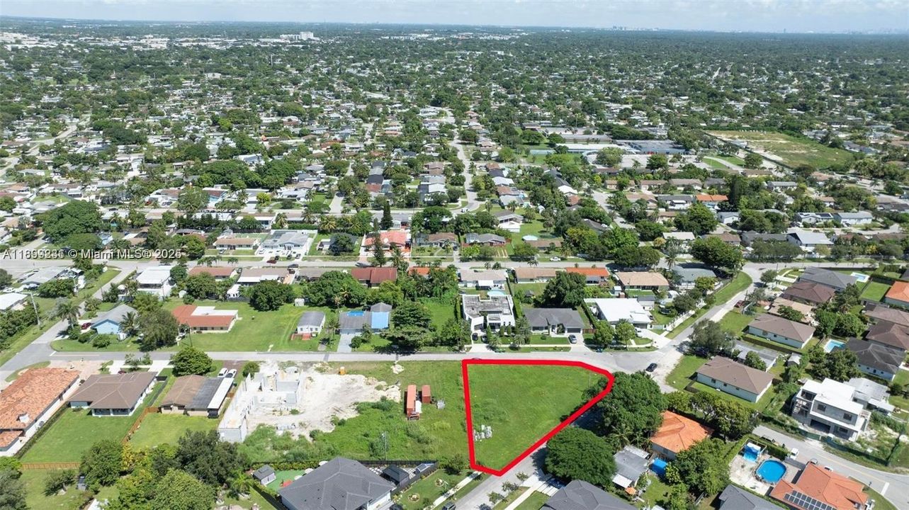 待售: $399,900 (0.29 acres)