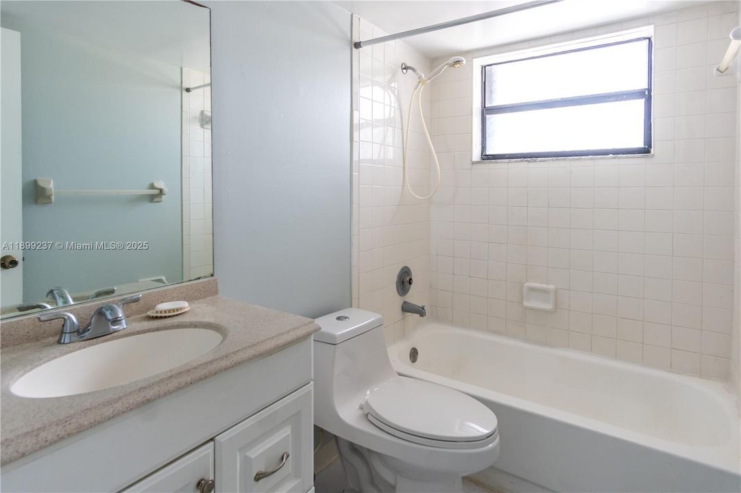 Active With Contract: $1,950 (2 beds, 2 baths, 750 Square Feet)