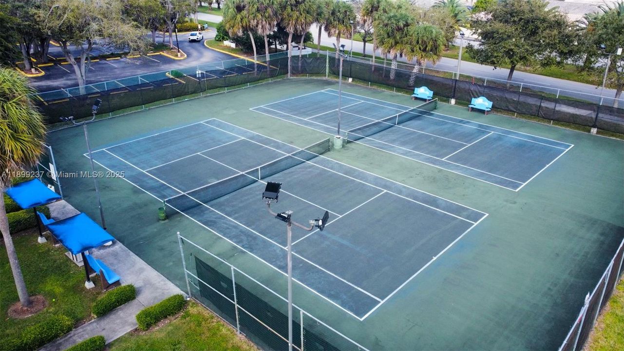 Active With Contract: $1,950 (2 beds, 2 baths, 750 Square Feet)