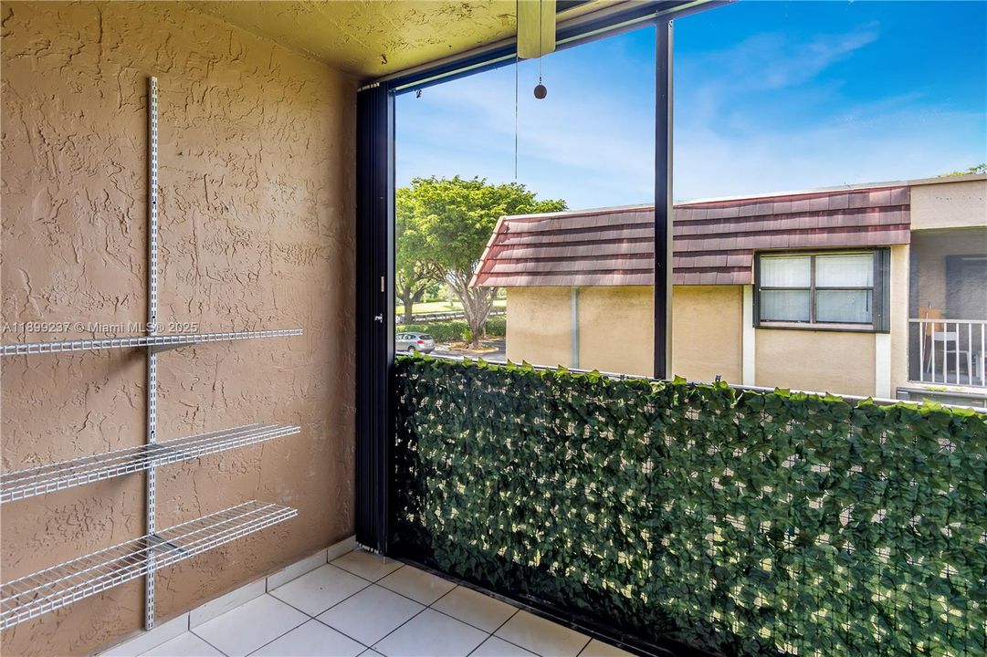 Active With Contract: $1,950 (2 beds, 2 baths, 750 Square Feet)