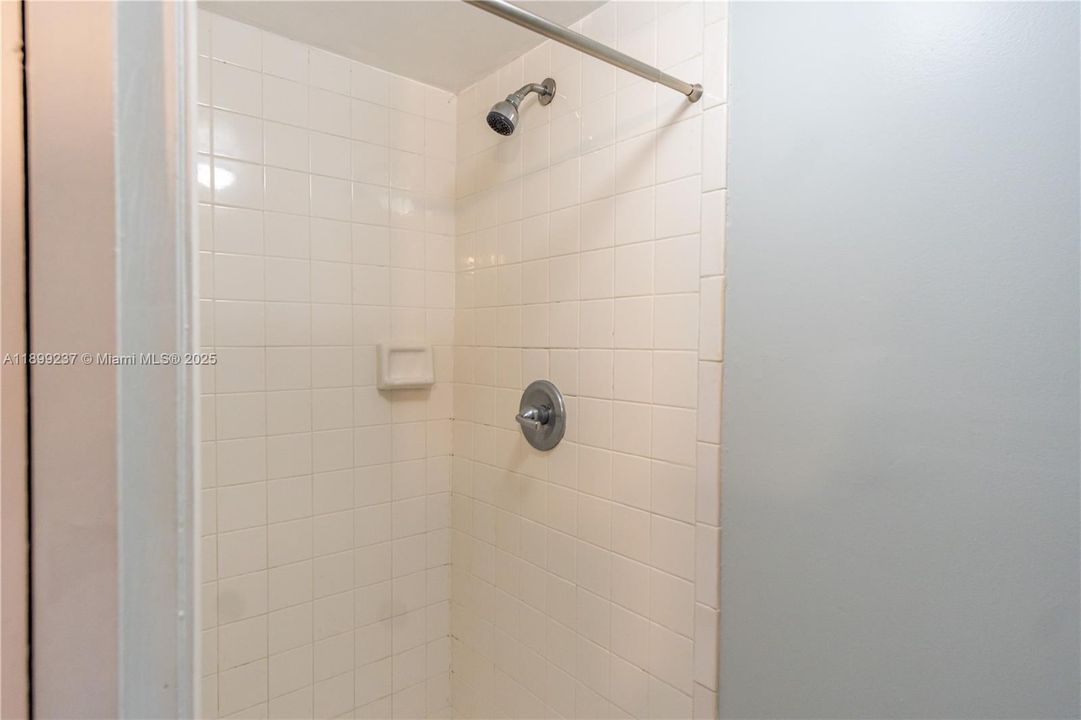 Active With Contract: $1,950 (2 beds, 2 baths, 750 Square Feet)