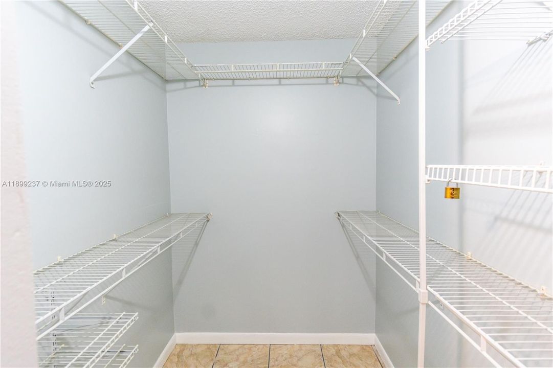 Active With Contract: $1,950 (2 beds, 2 baths, 750 Square Feet)