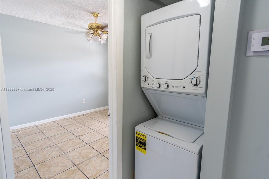 Active With Contract: $1,950 (2 beds, 2 baths, 750 Square Feet)