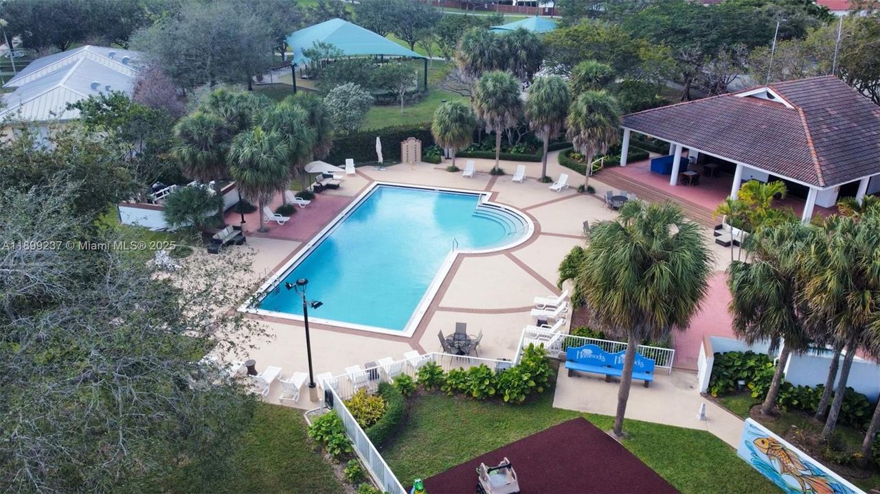 Active With Contract: $1,950 (2 beds, 2 baths, 750 Square Feet)