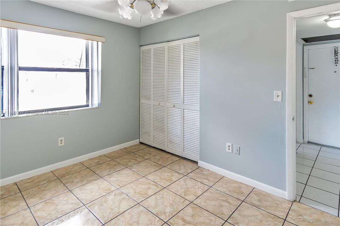 Active With Contract: $1,950 (2 beds, 2 baths, 750 Square Feet)