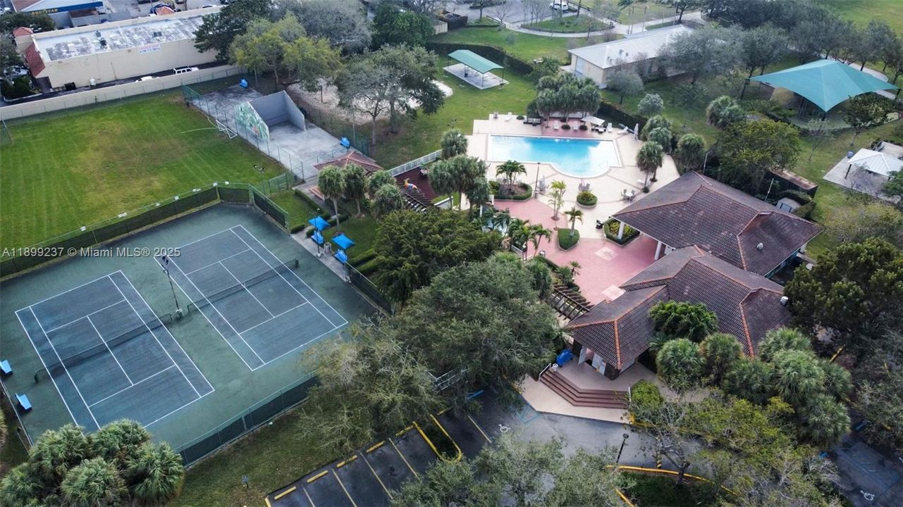 Active With Contract: $1,950 (2 beds, 2 baths, 750 Square Feet)