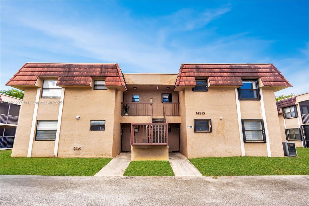 Active With Contract: $1,950 (2 beds, 2 baths, 750 Square Feet)