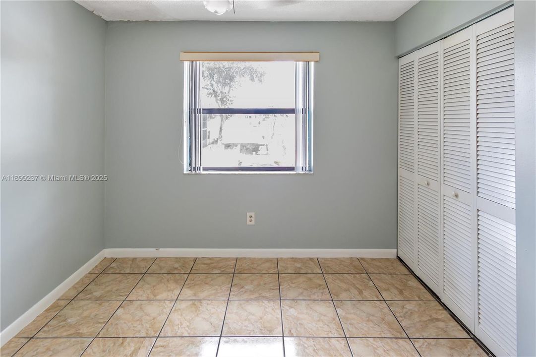 Active With Contract: $1,950 (2 beds, 2 baths, 750 Square Feet)