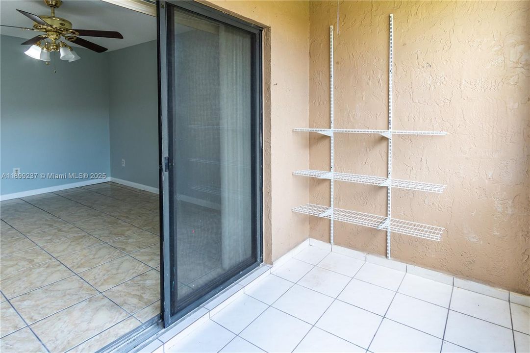 Active With Contract: $1,950 (2 beds, 2 baths, 750 Square Feet)