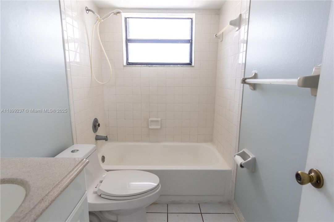 Active With Contract: $1,950 (2 beds, 2 baths, 750 Square Feet)