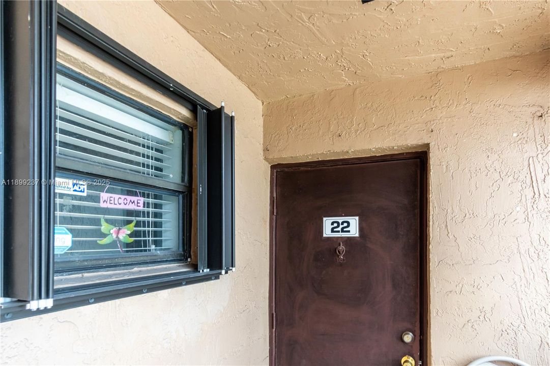 Active With Contract: $1,950 (2 beds, 2 baths, 750 Square Feet)