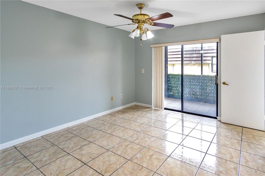 Active With Contract: $1,950 (2 beds, 2 baths, 750 Square Feet)