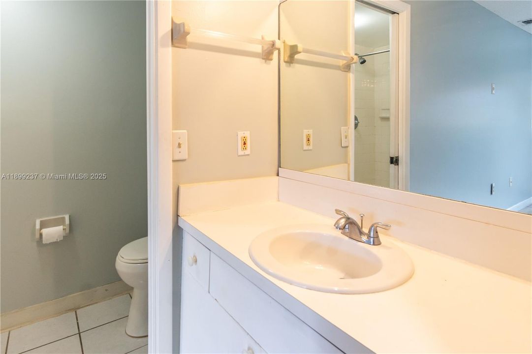 Active With Contract: $1,950 (2 beds, 2 baths, 750 Square Feet)