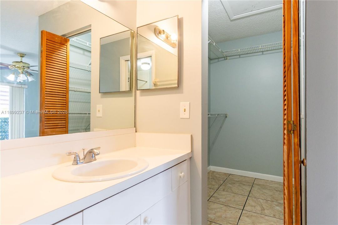 Active With Contract: $1,950 (2 beds, 2 baths, 750 Square Feet)