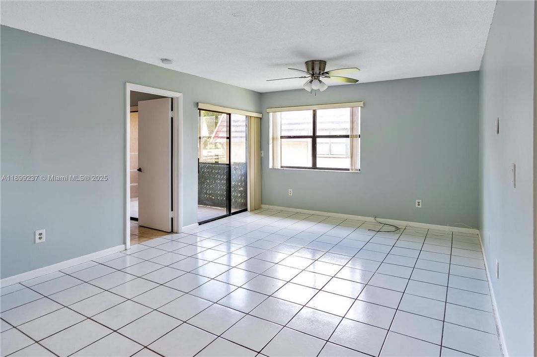 Active With Contract: $1,950 (2 beds, 2 baths, 750 Square Feet)