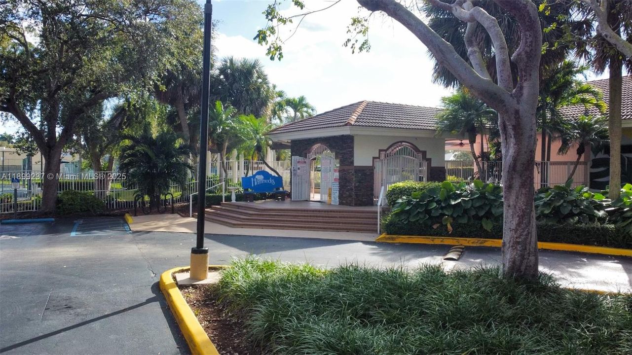 Active With Contract: $1,950 (2 beds, 2 baths, 750 Square Feet)