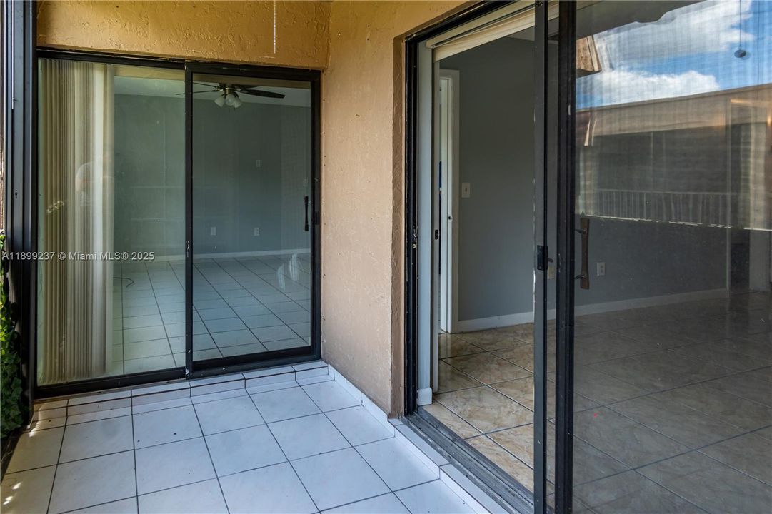 Active With Contract: $1,950 (2 beds, 2 baths, 750 Square Feet)