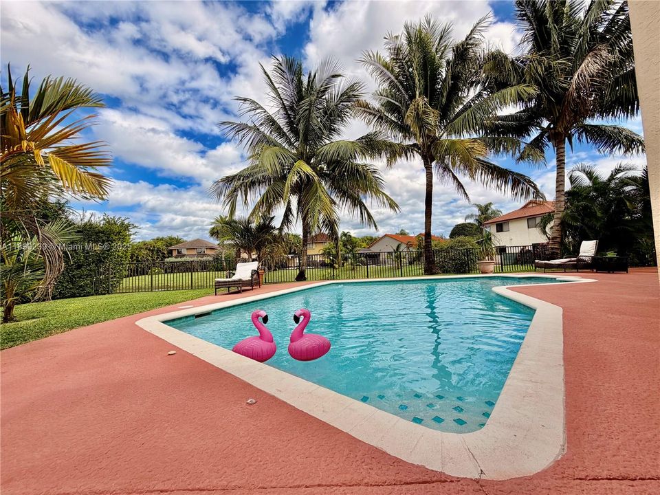 Active With Contract: $649,999 (3 beds, 2 baths, 1912 Square Feet)