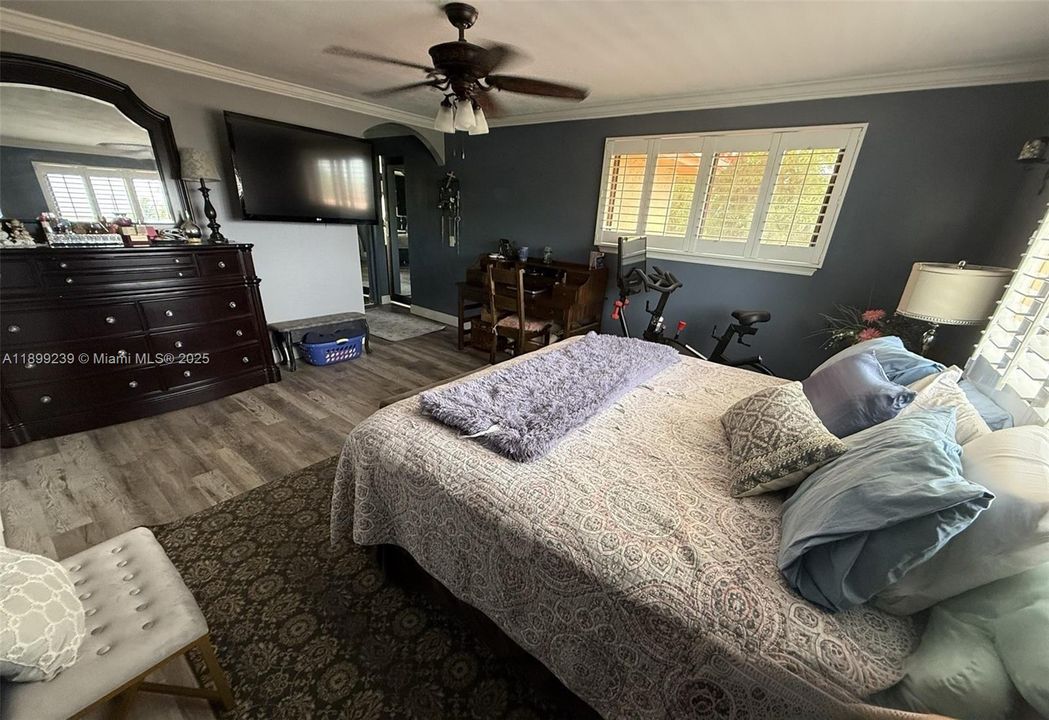 Active With Contract: $649,999 (3 beds, 2 baths, 1912 Square Feet)