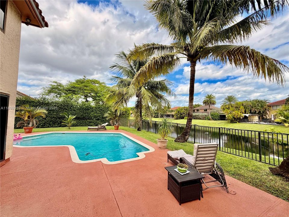 Active With Contract: $649,999 (3 beds, 2 baths, 1912 Square Feet)