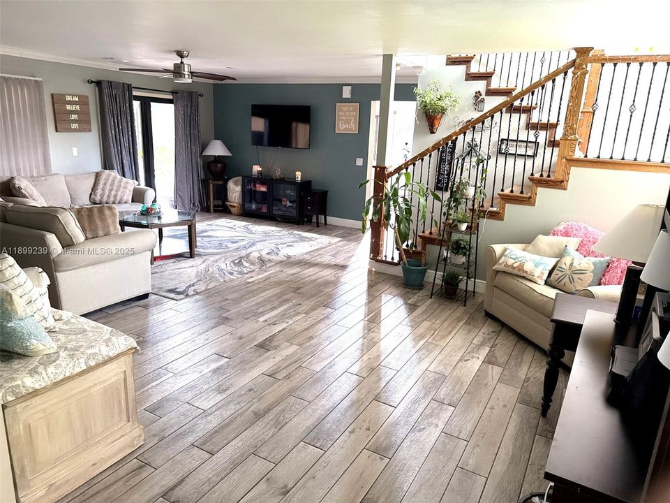 Active With Contract: $649,999 (3 beds, 2 baths, 1912 Square Feet)