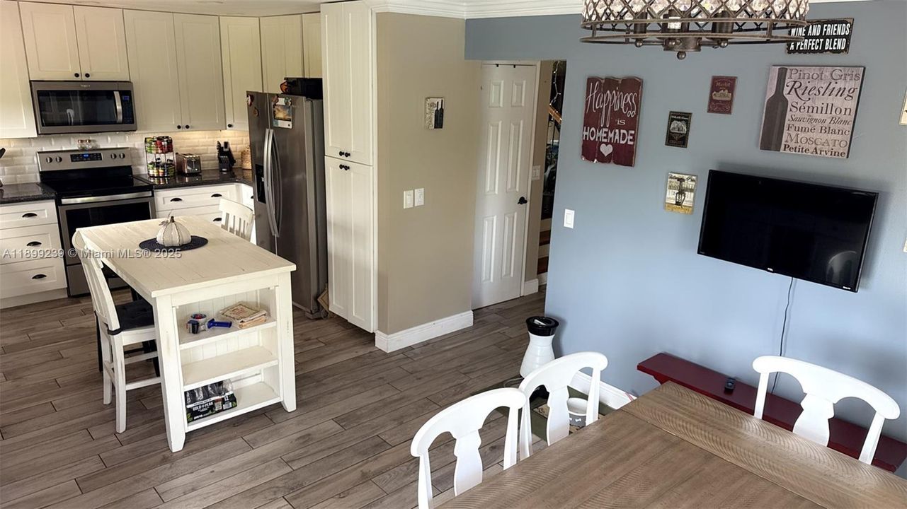 Active With Contract: $649,999 (3 beds, 2 baths, 1912 Square Feet)