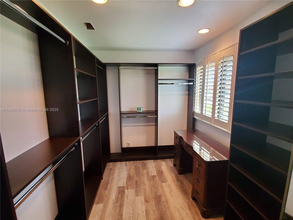 Active With Contract: $649,999 (3 beds, 2 baths, 1912 Square Feet)