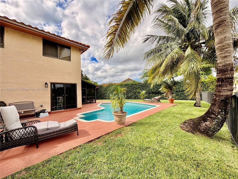 Active With Contract: $649,999 (3 beds, 2 baths, 1912 Square Feet)