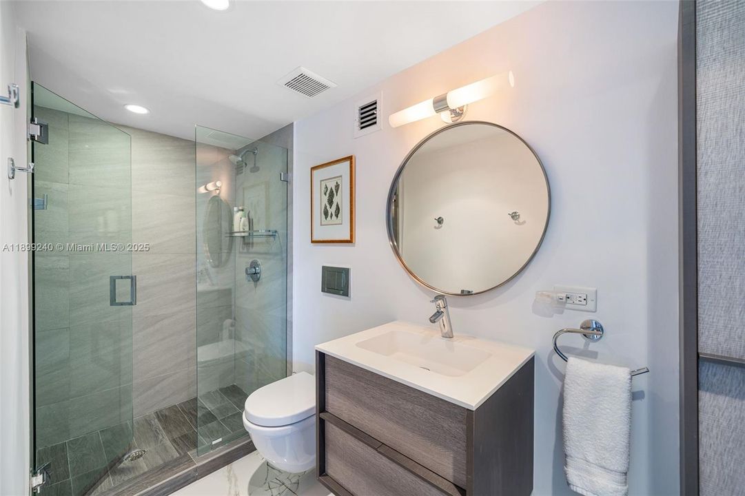 Recently Rented: $5,200 (2 beds, 2 baths, 1070 Square Feet)