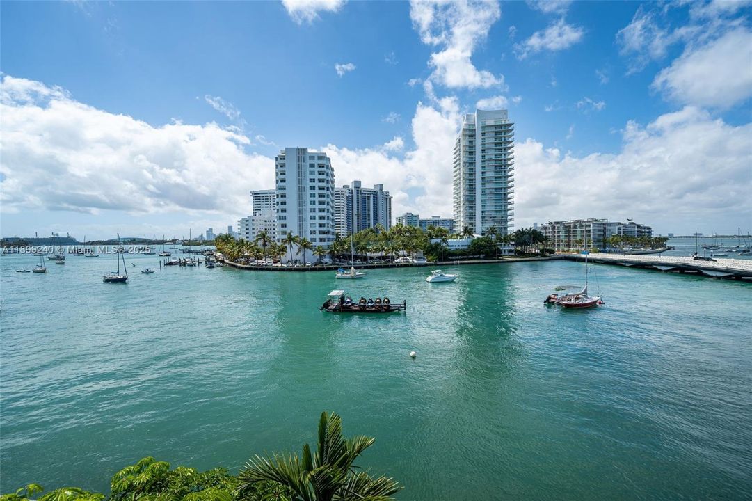 Recently Rented: $5,200 (2 beds, 2 baths, 1070 Square Feet)