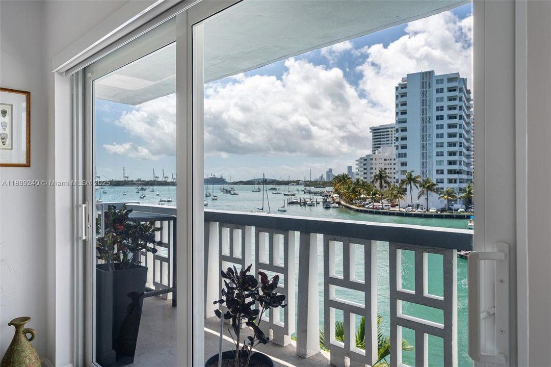 Recently Rented: $5,200 (2 beds, 2 baths, 1070 Square Feet)