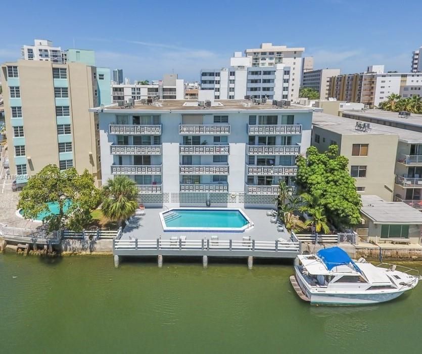 Recently Rented: $5,200 (2 beds, 2 baths, 1070 Square Feet)