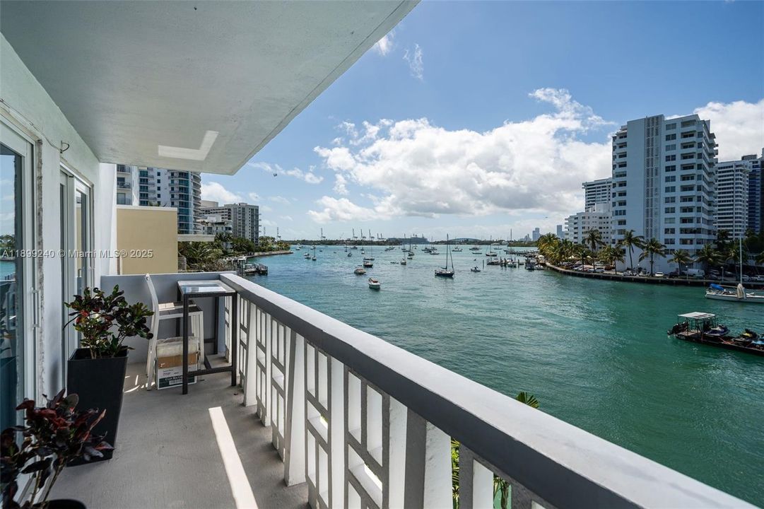 Recently Rented: $5,200 (2 beds, 2 baths, 1070 Square Feet)