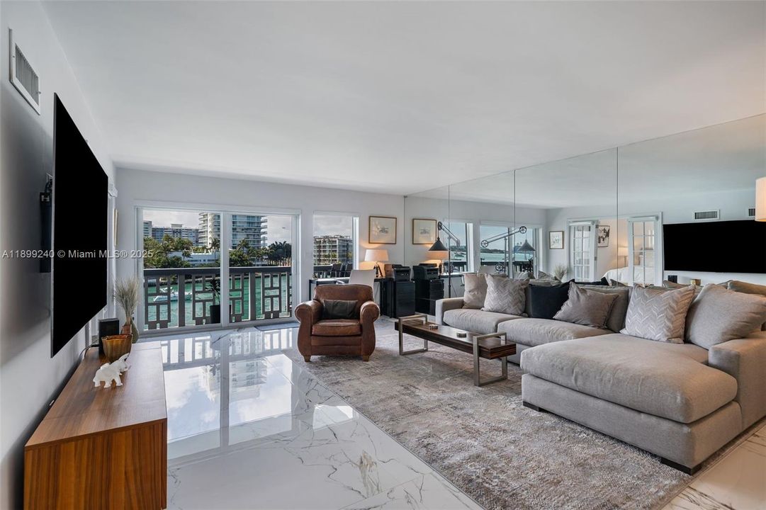 Recently Rented: $5,200 (2 beds, 2 baths, 1070 Square Feet)