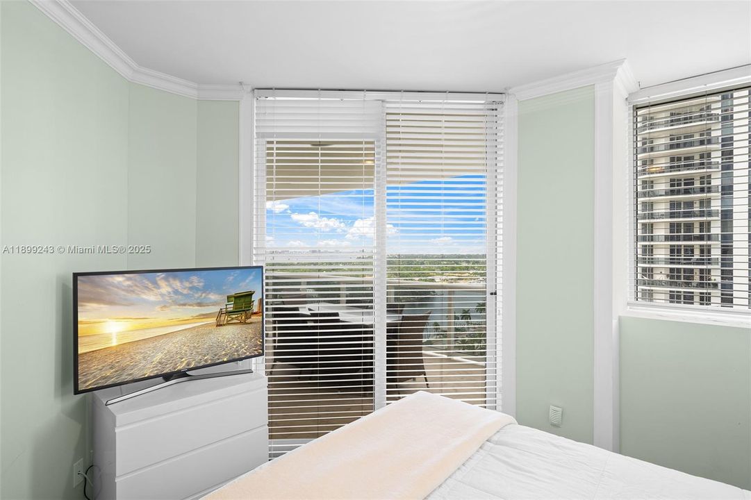 For Sale: $1,950,000 (2 beds, 2 baths, 1550 Square Feet)