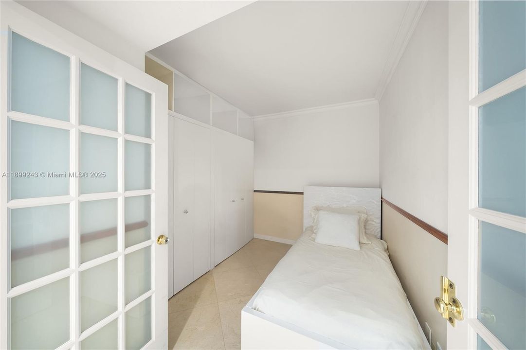 For Sale: $1,950,000 (2 beds, 2 baths, 1550 Square Feet)