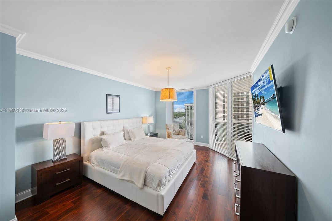 For Sale: $1,950,000 (2 beds, 2 baths, 1550 Square Feet)