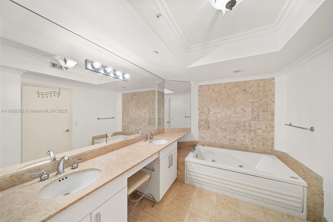 For Sale: $1,950,000 (2 beds, 2 baths, 1550 Square Feet)