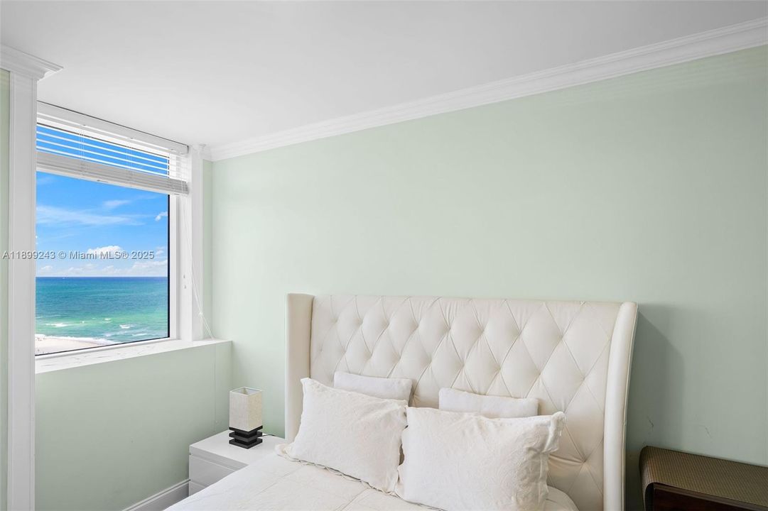 For Sale: $1,950,000 (2 beds, 2 baths, 1550 Square Feet)