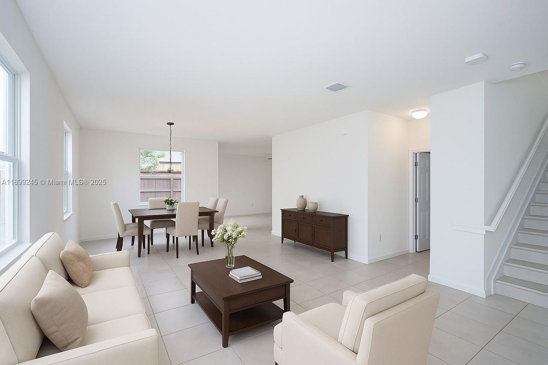 For Sale: $530,000 (5 beds, 2 baths, 2504 Square Feet)