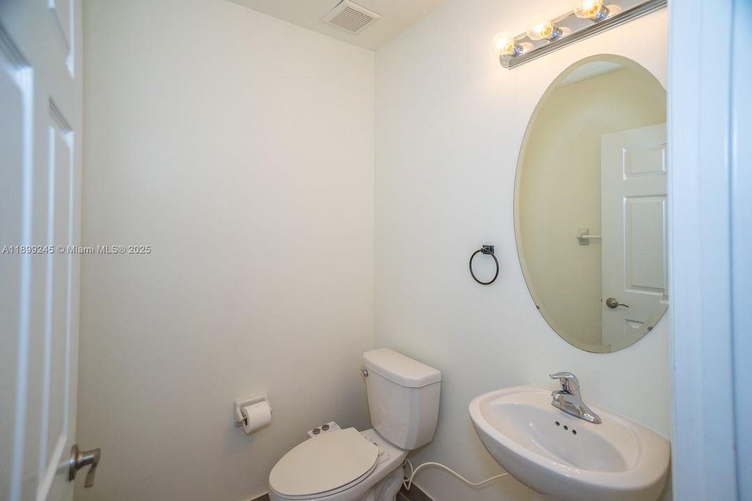 For Sale: $530,000 (5 beds, 2 baths, 2504 Square Feet)