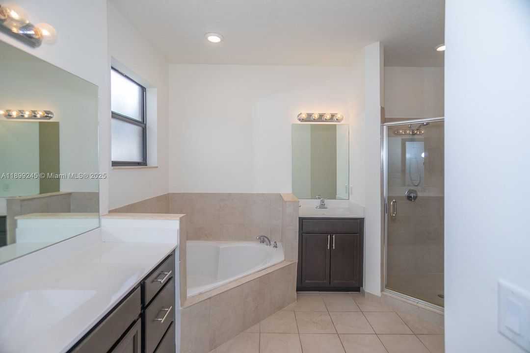 For Sale: $530,000 (5 beds, 2 baths, 2504 Square Feet)