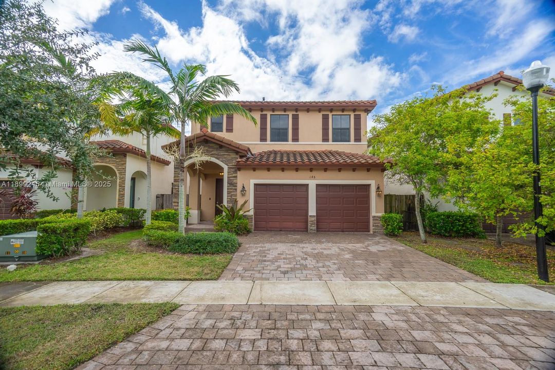 For Sale: $530,000 (5 beds, 2 baths, 2504 Square Feet)