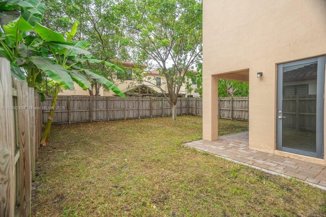 For Sale: $530,000 (5 beds, 2 baths, 2504 Square Feet)