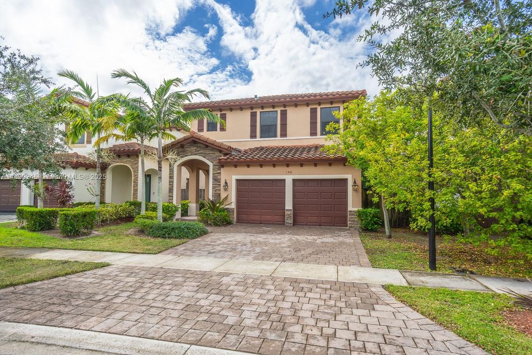 For Sale: $530,000 (5 beds, 2 baths, 2504 Square Feet)