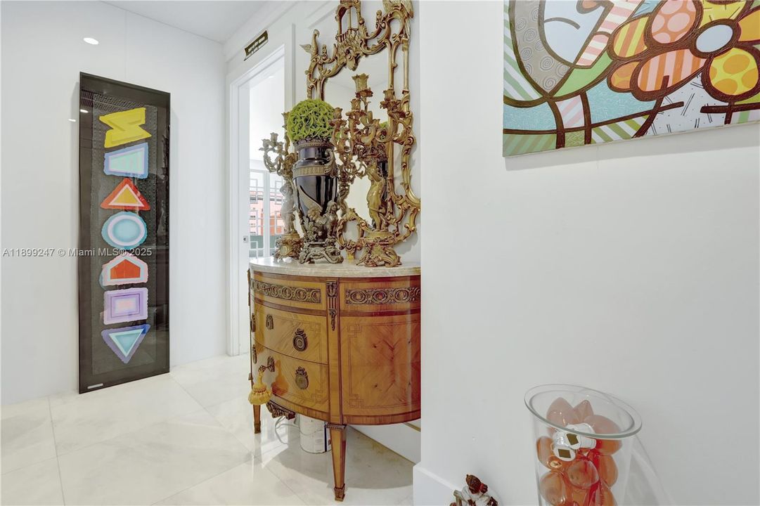 For Rent: $2,400 (0 beds, 1 baths, 440 Square Feet)